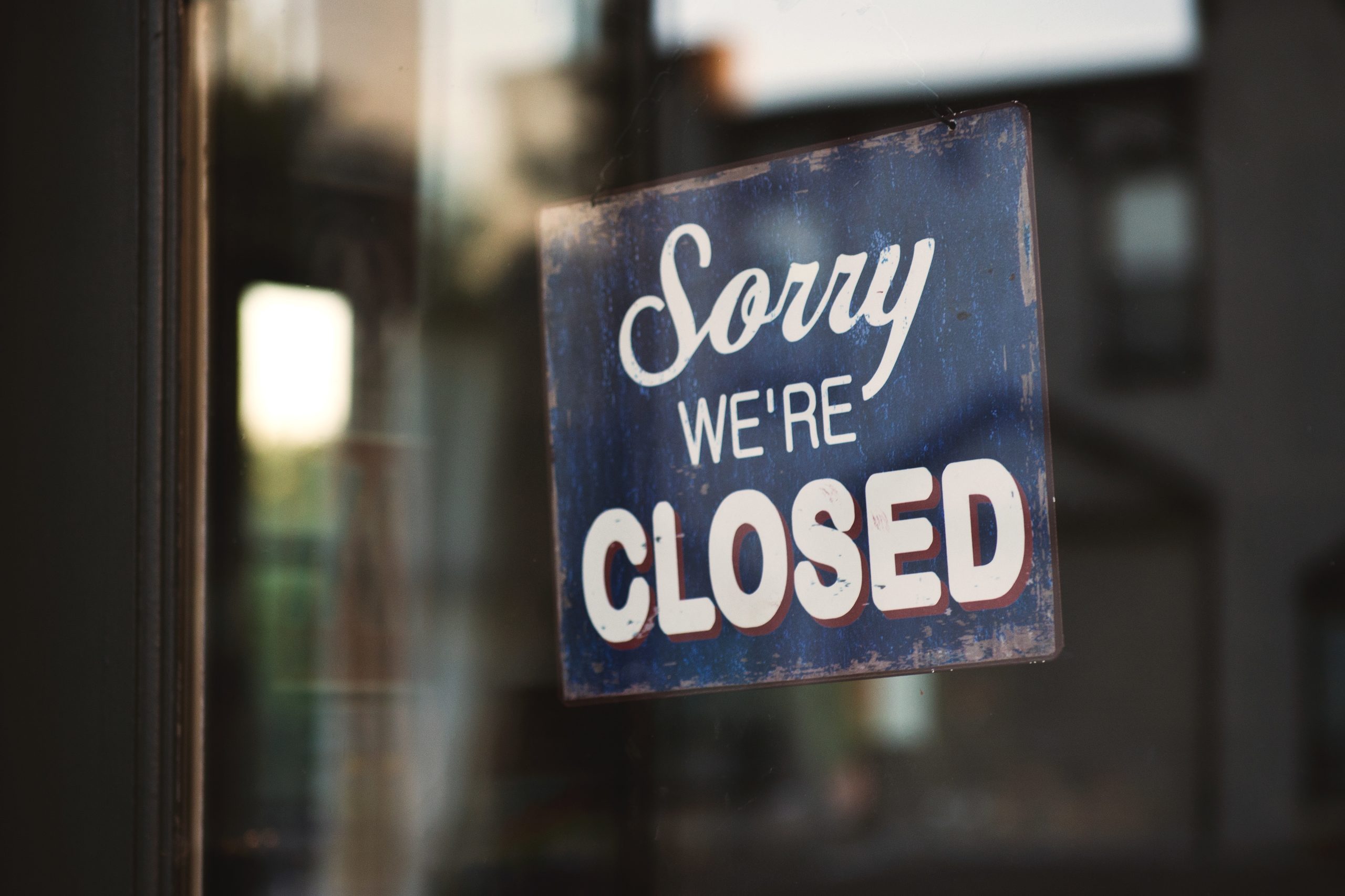 blue-and-white-sorry-we-re-closed-wooden-signage-1171386-scaled